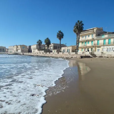 Trono A Mare Sampieri